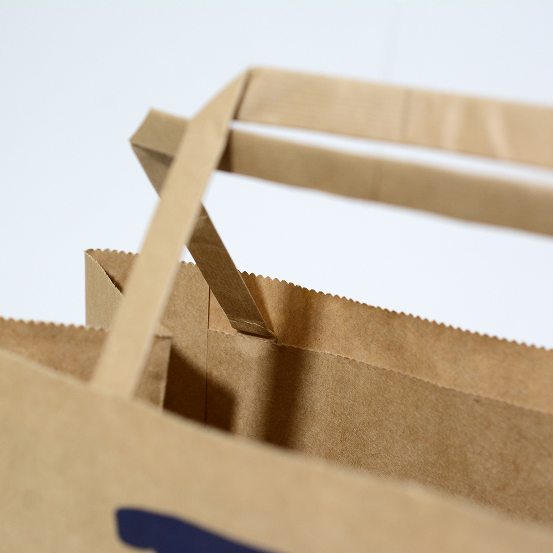 ナチュラルクラフトとネイビー印刷でカジュアルな紙袋 オリジナル紙袋のベリービーバッグ